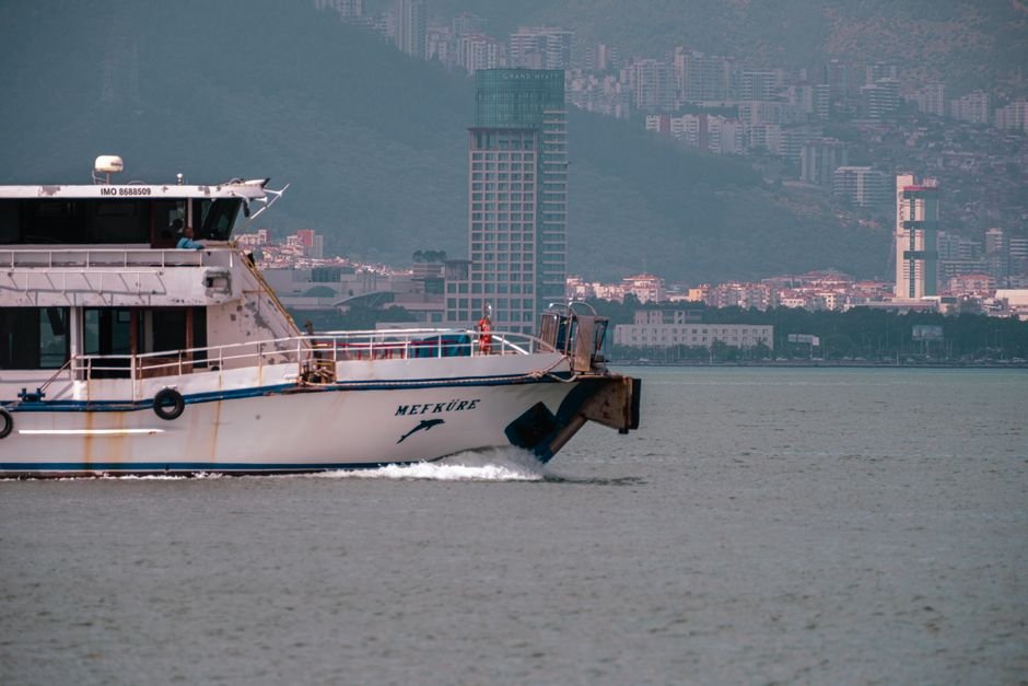 Karşıyaka’nın Vapur Kuyruğu: Beklemenin Melankolisi